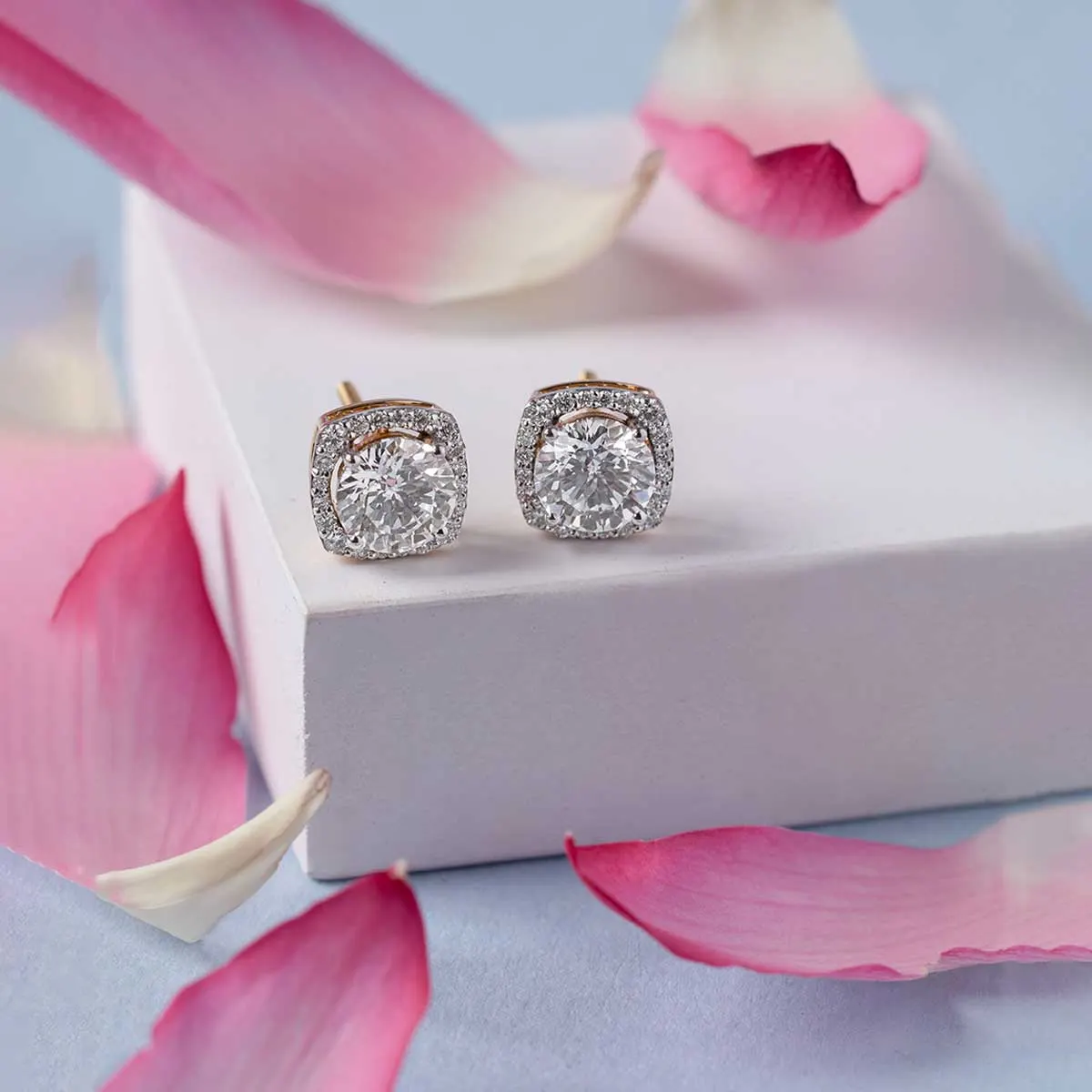 Lab-grown diamond ring